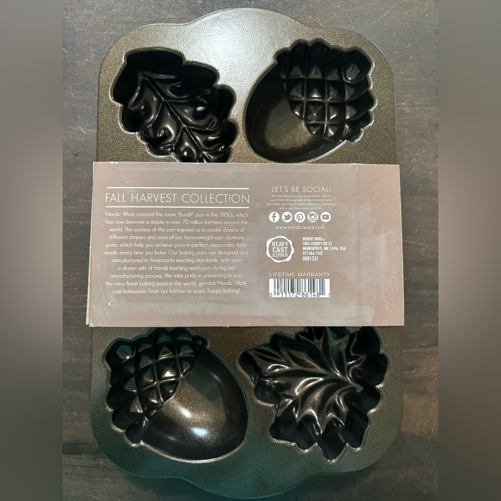 Nordic Ware Autumn Treats Pan, Bronze - Picture 5 of 6